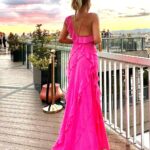 Mónica Hoyos Instagram - Ella baila sola 💕 👗@mango @clubfinanciero
