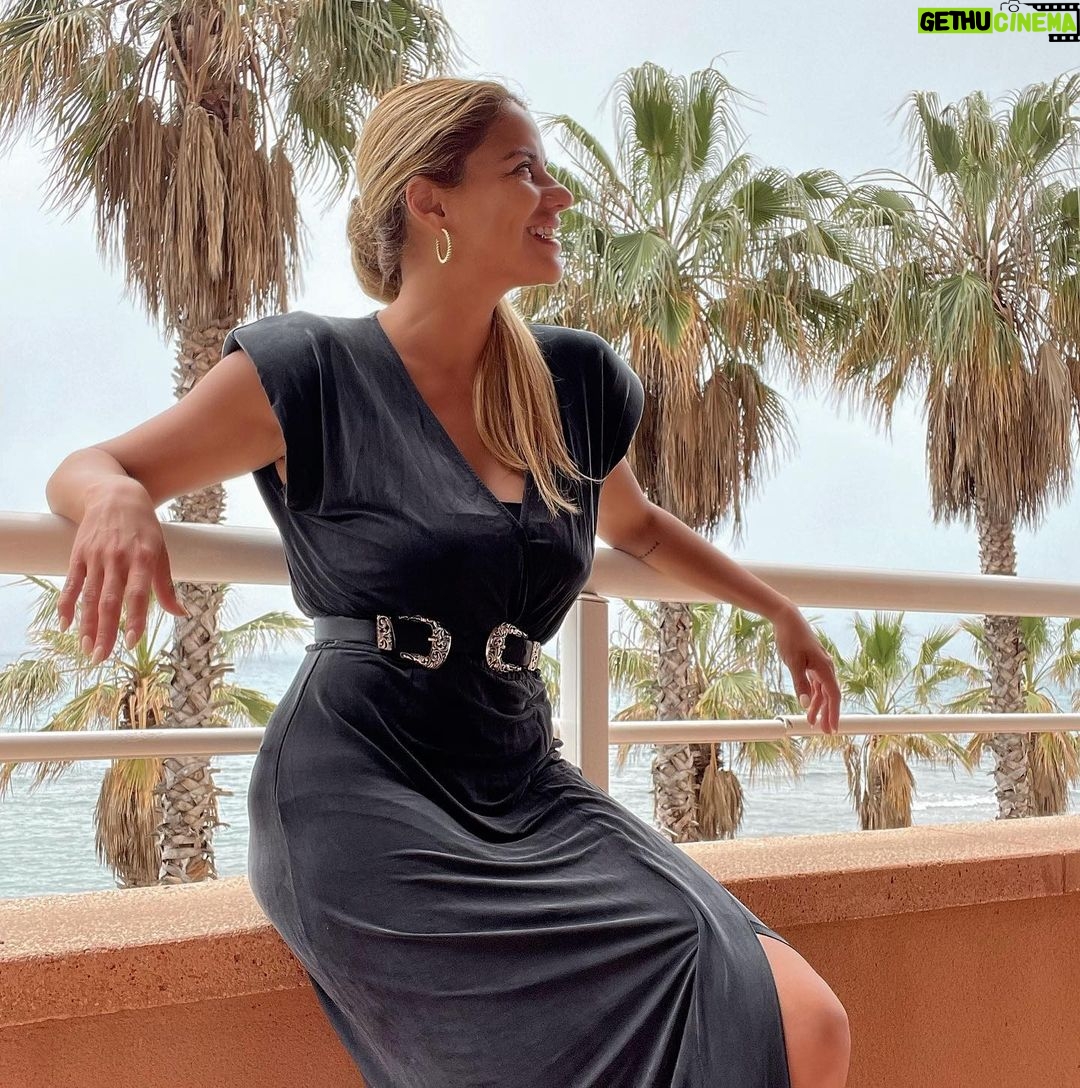 Mónica Hoyos - 2.2K Likes - Cual te gusta más??
desliza👉🏻
@sunwaysitges
que buen sitio para relajarse 💋