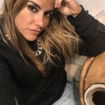Mónica Hoyos Instagram – El amor verdadero no es el que te deslumbra…Es el que te ilumina!
Muy buen Lunes amig@s 🤍