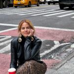 Mónica Hoyos Instagram – Buenos días MONI, 
hoy te voy hacer reír, hoy te hago feliz 🤍