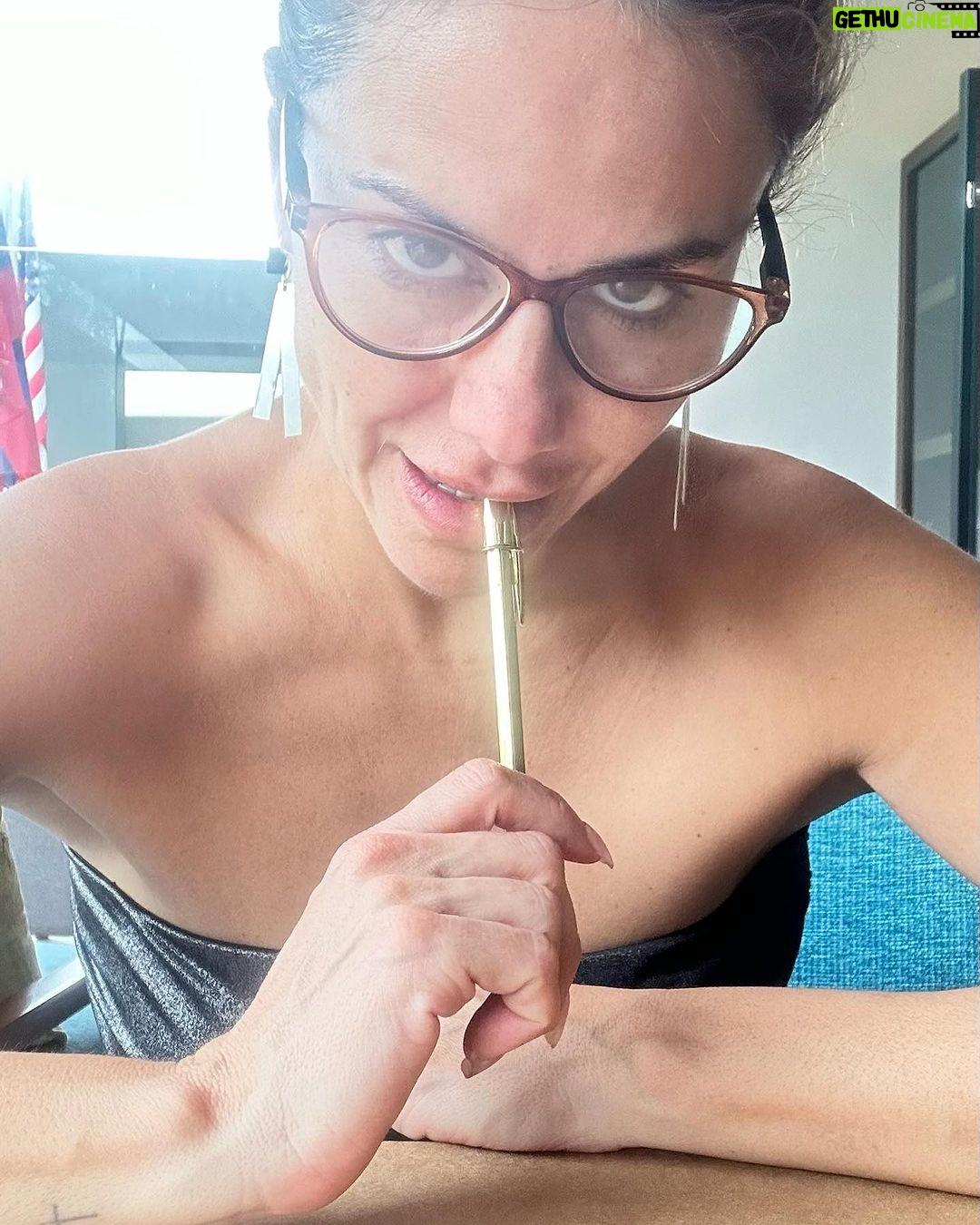Mónica Hoyos Instagram - Y de repente ella creyó que podía hacerlo y entonces…. solo entonces, fue cuando lo hizo! # 2024 #sinfiltros ⭐️