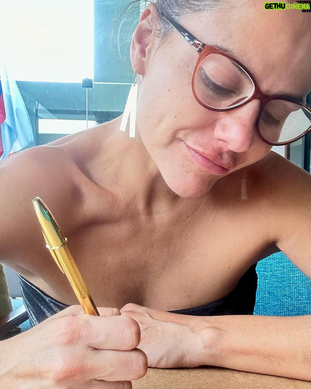 Mónica Hoyos Instagram - Y de repente ella creyó que podía hacerlo y entonces…. solo entonces, fue cuando lo hizo! # 2024 #sinfiltros ⭐️