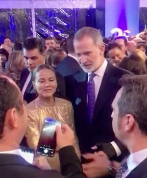 Mónica Hoyos Instagram - Un honor poder compartir con la persona que nos une, nuestro Rey! 
Viva España🇪🇸