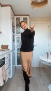 Mónica Hoyos Instagram - 🤣🤣 la versión descartada del reel pero la vuelvo a subir me encanta 🤍