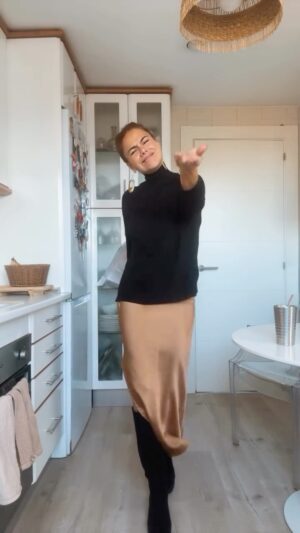 Mónica Hoyos Instagram - 🤣🤣 la versión descartada del reel pero la vuelvo a subir me encanta 🤍