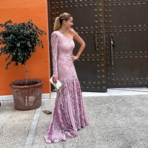 Mónica Hoyos Instagram - Que bonito ser testigo cuando triunfa el amor♥️
La verdad yo también quiero 😊
Emotiva boda de @asraf_beno 
@isapantojam 🤍 
Gracias @virginiavald por ponerme como una princesa para este día🤍
Love youuuu mi gente bonita ♥️ 
Desliza para ver todoooooo!