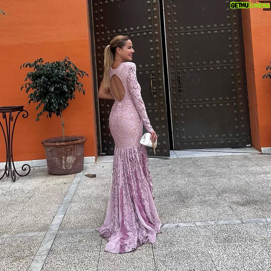 Mónica Hoyos - 4.5K Likes - Que bonito ser testigo cuando triunfa el amor♥️
La verdad yo también quiero 😊
Emotiva boda de @asraf_beno
@isapantojam 🤍
Gracias @virginiavald por ponerme como una princesa para este día🤍
Love youuuu mi gente bonita ♥️
Desliza para ver todoooooo!