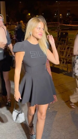 Mónica Hoyos Instagram - Admiro lo bonito que quieres ver en todo el mundo Moni ♥️
Y tú que admiras en ti ???😃
De ayer desfile: @lisifracchia 
👗 : @elisabettafranchi
