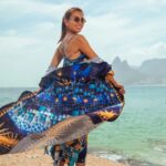 Mónica Jardim Instagram - Olá Dezembro! Recebo o meu mês com 30 graus e a boa energia carioca 😉🌴🇧🇷 📸 @renatacoutinhofotografia #riodejaneiro @lezalez @justforherlojaoeiras Rio de Janeiro, Rio de Janeiro