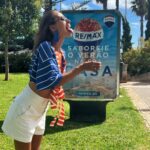 Mónica Jardim Instagram - Verão sabe a praia, água salgada, gelados e sardinhas assadas... mas também sabe tão bem ficar em casa e receber familia e amigos. "Saboreie o verão na sua casa" é a campanha da @remaxportugal para esta estacão. Convidem o verão para entrar em vossa casa e boas férias!