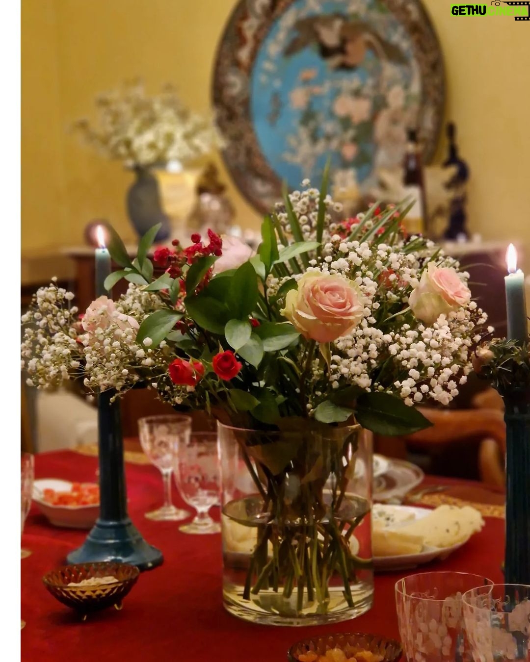 M贸nica Jardim Instagram - Loi莽a dos av贸s, flores do jardim e os doces favoritos da minha m茫e..... foi um Natal diferente mas com os detalhes que ela gostava 馃