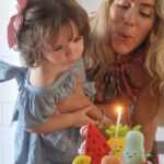 Mónica Jardim Instagram - 2 anos de Teresinha! A minha afilhada continua a crescer de forma doce e muito feliz! Foi um dia super bonito com familia de sangue e coração! 🩷