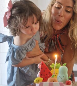 Mónica Jardim Instagram - 2 anos de Teresinha! A minha afilhada continua a crescer de forma doce e muito feliz! Foi um dia super bonito com familia de sangue e coração! 🩷
