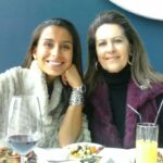 Mónica Jardim Instagram - Mamy, te celebro hoy y siempre ❤️ Era a primeira a ligar-me neste dia e cantava-me sempre a mesma canção: "El dia que tu naciste, nacieron todas las flores Y en el pilar del bautismo, cantaron los ruiseñores. Si yo pudiera bajarte las estrellas y un lucero, Para poder demostrarte lo mucho que te quiero" Esta foto foi no meu aniversário há uns anos.... confesso que hoje foi difícil.... ❤️