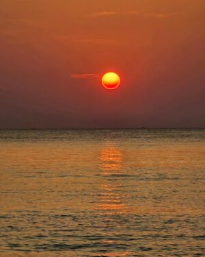 Mónica Jardim Instagram - O pôr-do-sol.... impossível ficar indiferente aos tons nobres quando o sol se prepara para repousar.... qual o vosso favorito? 1, 2, 3, 4, 5, 6 ou 7? 😍
#sunsetinthailand #GalaxyS24
