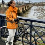 Mónica Jardim Instagram - Première fois à Bordeaux! 😊 Foram uns valentes 15 kms a pé para descobrir os encantos desta bonita cidade, património mundial da Unesco e capital mundial do vinho! Nada que dois copos de vinho não tenham ajudado 😜 Bordéus França