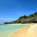 Mónica Jardim Instagram - Achei que precisavam de uma praia exótica no vosso feed.... e não se esqueçam de meter protetor porque estão 35 graus 😜💚 #kohrok #kohhaa #thailand🇹🇭 Koh Rok, Thailand