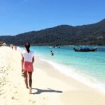 Mónica Jardim Instagram - Três aviões, um minibus e um speed boat para chegar a este paraíso chamado Koh Lipe. Foram 36h de viagem.... agora sim... que comecem as férias! 😜 #kohlipe #thailand Koh Lipe Thailand