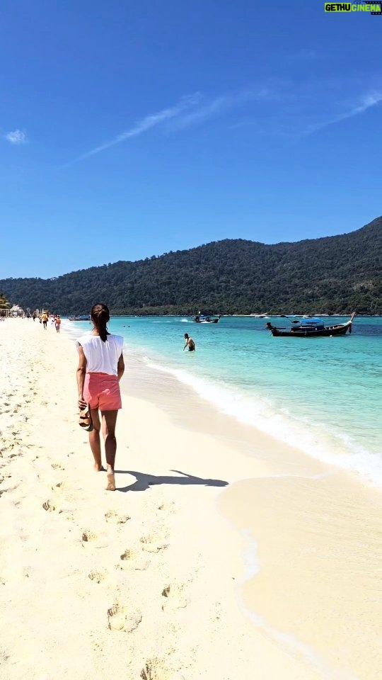 Mónica Jardim Instagram - Três aviões, um minibus e um speed boat para chegar a este paraíso chamado Koh Lipe. Foram 36h de viagem.... agora sim... que comecem as férias! 😜 #kohlipe #thailand Koh Lipe Thailand