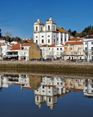 Mónica Jardim Instagram - Começar o ano nos lugares onde somos felizes 💛
Feliz 2024 para todos! 🥳
#alcacerdosal #santasusana #alentejo