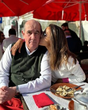 Mónica Jardim Instagram - Começar o ano nos lugares onde somos felizes 💛
Feliz 2024 para todos! 🥳
#alcacerdosal #santasusana #alentejo