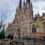 Mónica Jardim Instagram - Première fois à Bordeaux! 😊 Foram uns valentes 15 kms a pé para descobrir os encantos desta bonita cidade, património mundial da Unesco e capital mundial do vinho! Nada que dois copos de vinho não tenham ajudado 😜 Bordéus França