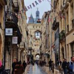 Mónica Jardim Instagram - Première fois à Bordeaux! 😊 Foram uns valentes 15 kms a pé para descobrir os encantos desta bonita cidade, património mundial da Unesco e capital mundial do vinho! Nada que dois copos de vinho não tenham ajudado 😜 Bordéus França