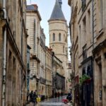 Mónica Jardim Instagram - Première fois à Bordeaux! 😊 Foram uns valentes 15 kms a pé para descobrir os encantos desta bonita cidade, património mundial da Unesco e capital mundial do vinho! Nada que dois copos de vinho não tenham ajudado 😜 Bordéus França