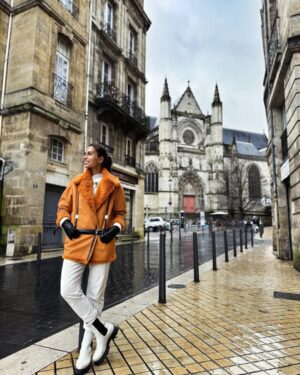 Mónica Jardim Instagram - Première fois à Bordeaux! 😊
Foram uns valentes 15 kms a pé para descobrir os encantos desta bonita cidade, património mundial da Unesco e capital mundial do vinho! Nada que dois copos de vinho não tenham ajudado 😜