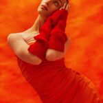 Mónica Mara Instagram - Poco a poco aprendiendo a posar, tenía mil ganas de subir estas fotos de la sesión con @stteveenn que es maravilloso la verdad. <33 Styling @ateneamartinezmolina MUAH @gemamakeup.es