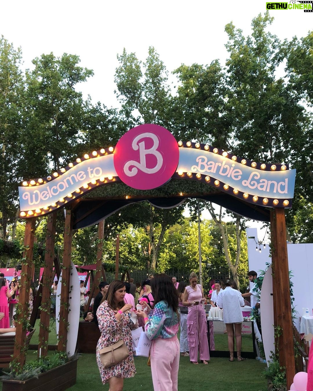 Mónica Mara Instagram - Mi ranking de las pelis de Barbie es el siguiente: 1. Barbie 💅🏼 2. Barbie la princesa y la costurera 3. Barbie y el lago de los cisnes 4. Barbie y las 12 bailarinas 5. Barbie rapunzel 6. Barbie y la magia del pegaso 7. Barbie Fairytopia 8. Barbie y el cascanueces (teneis razón)
