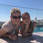 Mónica Mara Instagram - Echo de menos bailar y levantarme a las 6 de la mañana de mala ostia y que se me pase al ver la cara a esta gente cada día jo...Espero que hayais disfrutado de esta historia ❤️‍🩹