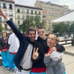 Mónica Mara Instagram - Echo de menos bailar y levantarme a las 6 de la mañana de mala ostia y que se me pase al ver la cara a esta gente cada día jo...Espero que hayais disfrutado de esta historia ❤️‍🩹