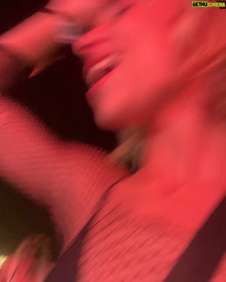 Mónica Mara Instagram - fiirst day🦋❤️🔥 @primavera_sound con mis bbys @vampire.zip Primavera Sound