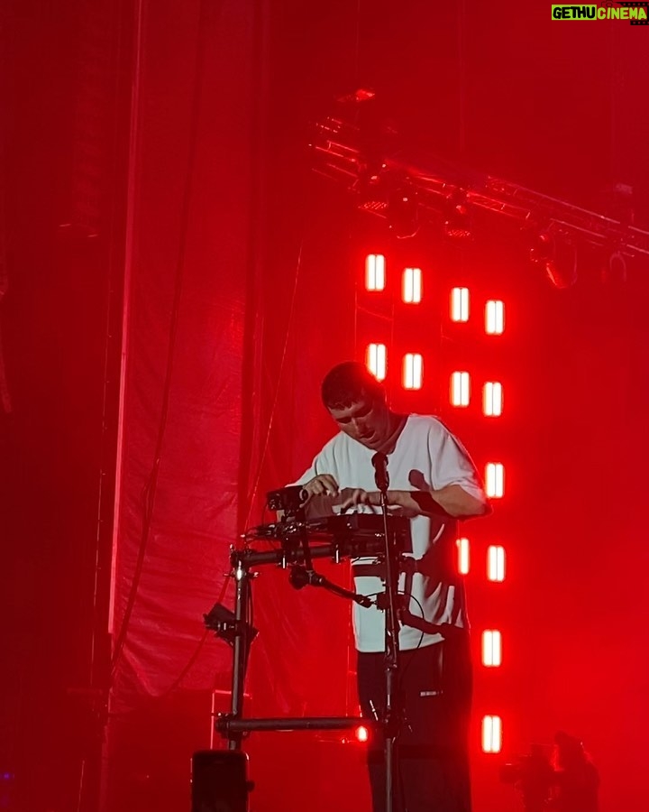 Mónica Mara Instagram - fiirst day🦋❤️🔥 @primavera_sound con mis bbys @vampire.zip Primavera Sound
