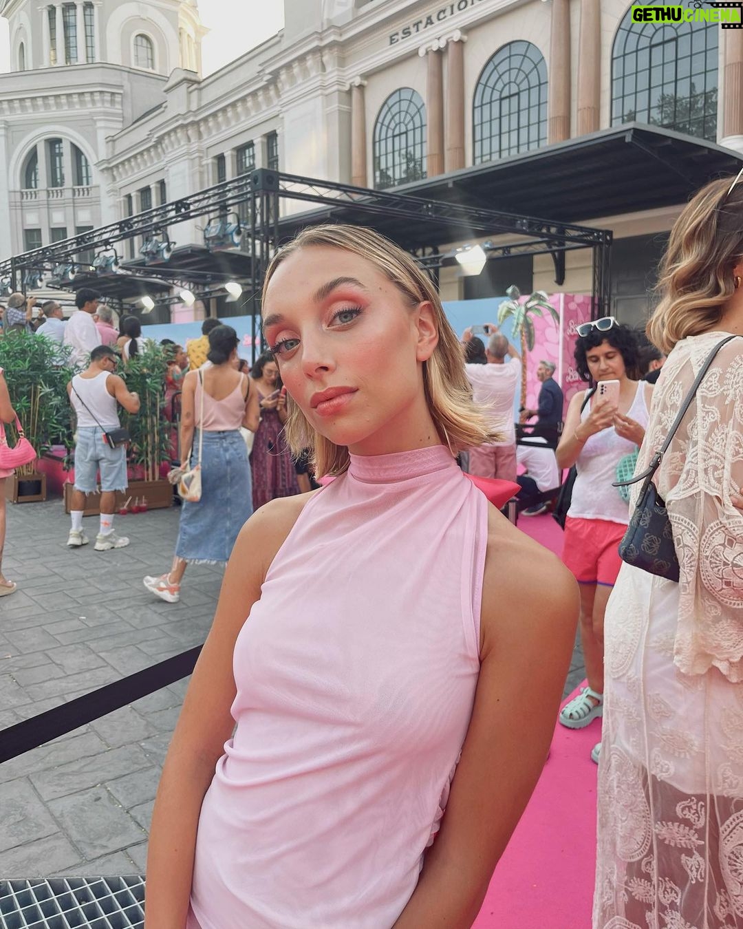 Mónica Mara Instagram - Mi ranking de las pelis de Barbie es el siguiente: 1. Barbie 💅🏼 2. Barbie la princesa y la costurera 3. Barbie y el lago de los cisnes 4. Barbie y las 12 bailarinas 5. Barbie rapunzel 6. Barbie y la magia del pegaso 7. Barbie Fairytopia 8. Barbie y el cascanueces (teneis razón)