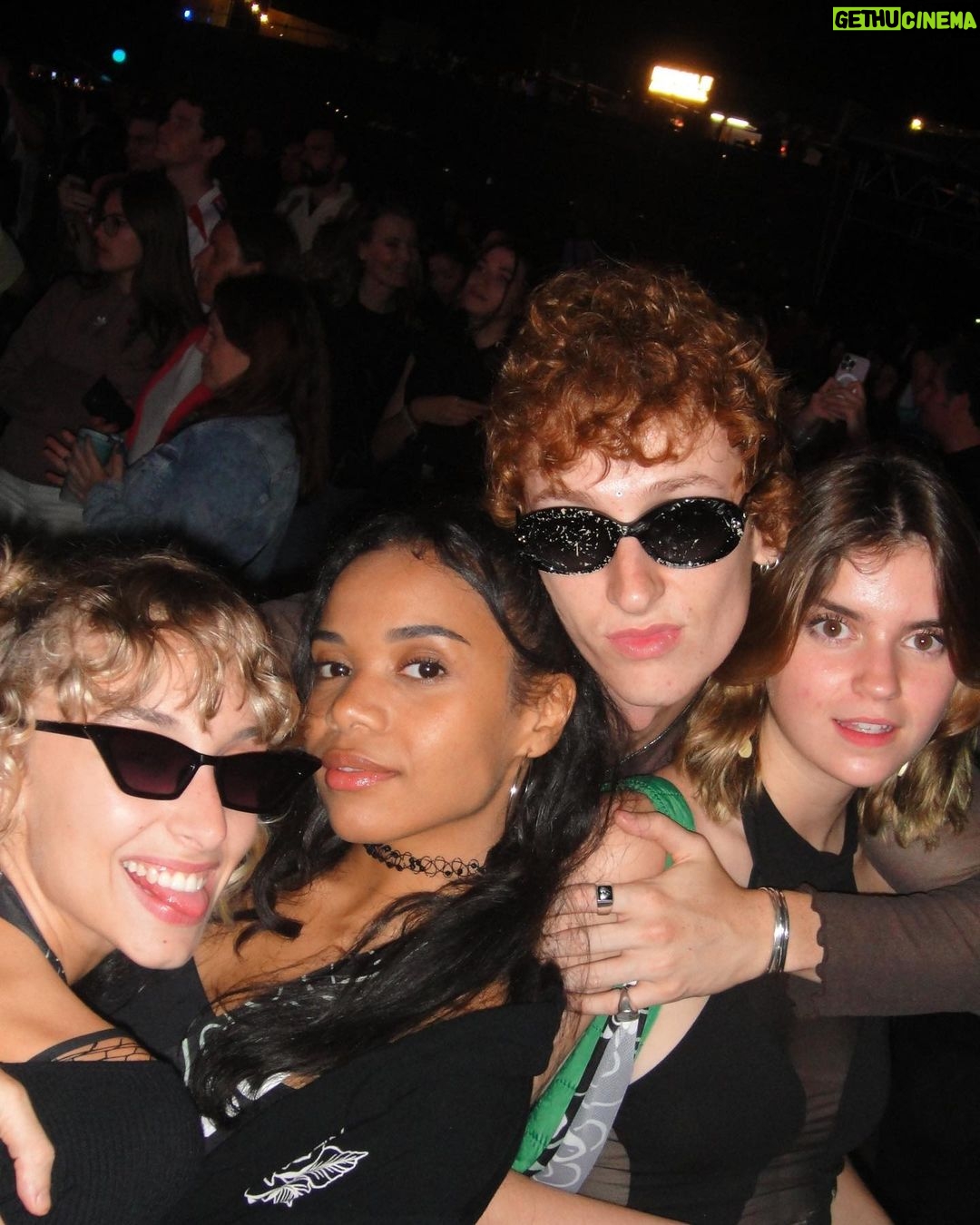 Mónica Mara Instagram - fiirst day🦋❤️🔥 @primavera_sound con mis bbys @vampire.zip Primavera Sound