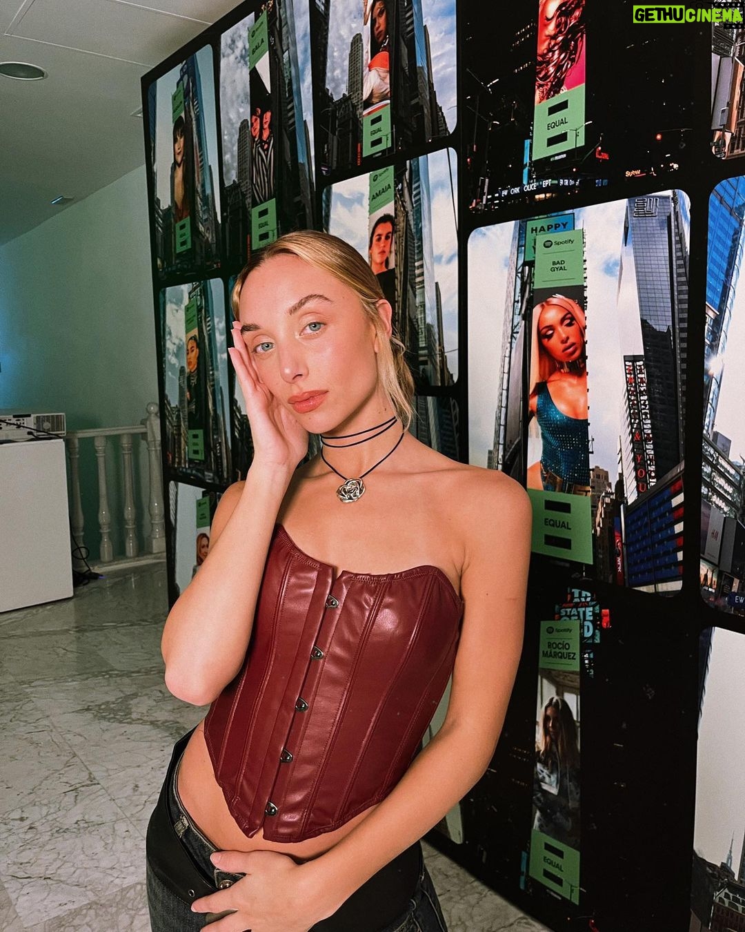 Mónica Mara Instagram - Gracias @spotify por impulsar a las mujeres en la inústria <3 escuchas os propongo una cosa: comentad una artista femenina que os guste y así podemos descrubir nuevas artistazas!