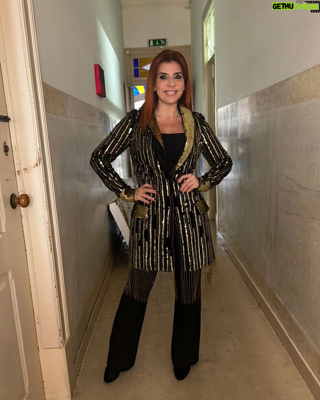 Mónica Sintra Instagram - Pronta para apresentar a minha "Rainha" no @somosportugaltvi. Estão por aí desse lado? 📺 💇♀️ @mariah_menezz 💄 @carlabaltazar.makeup