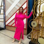 Mónica Sintra Instagram - Belle Vogue❤️‍🔥❤️‍🔥 E a nossa Rainha @monicasintraoficial na @sicinternacional.oficial logo pela manhã vestida em bom🥰🥰🥰🥰 Lindíssima💖💖💖 Look disponível em www.bellevogue.pt ou DM #look #outfit #sic #instagram #instragood #lojaonline #roupafeminina #rainha #vestido