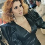 Mónica Sintra Instagram - Escolho sempre programas de qualidade, com audiência e onde me sinta em casa para apresentar os novos temas. O “Estrelas ao Sábado” combina estes três pontos. É casa, é família, é amor. E, por isso, foi a escolha acertada para trazer à TV a minha “Rainha” lançada há pouquíssimos dias. 👸 Obrigada à @editorapaisreal, à @gabideantunes e à @rtppt por fazerem isto acontecer. E, claro, este é mais um tema que vê a luz do dia graças ao meu querido @menitoramos. Estava nervosa, mas senti-me tão leve. Obrigada a todos e a cada um que viram. Agora? Agora “vou tirar este ar de santa e curtir até o dia nascer”. 🌞 💇‍♀️ @antoniocortezatelier 💄 @paulacarmo.makeup 👗 @muonti_dress_code