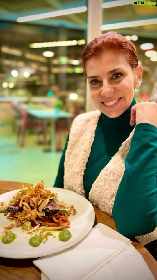 Mónica Sintra Instagram - Ontem fui à @mercantina. Aqui sente-se uma sinfonia. Uma sinfonia de sabores e de gastronomia mediterrânea. Situa-se em Alvalade e promete (bem como cumpre!) pôr as papilas gustativas aos saltos. Eu adorei. E vocês? Quem já experimentou? 🍕 #parceria Mercantina