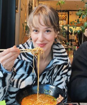 Müge Bayramoğlu Instagram - Dancing chopsticks