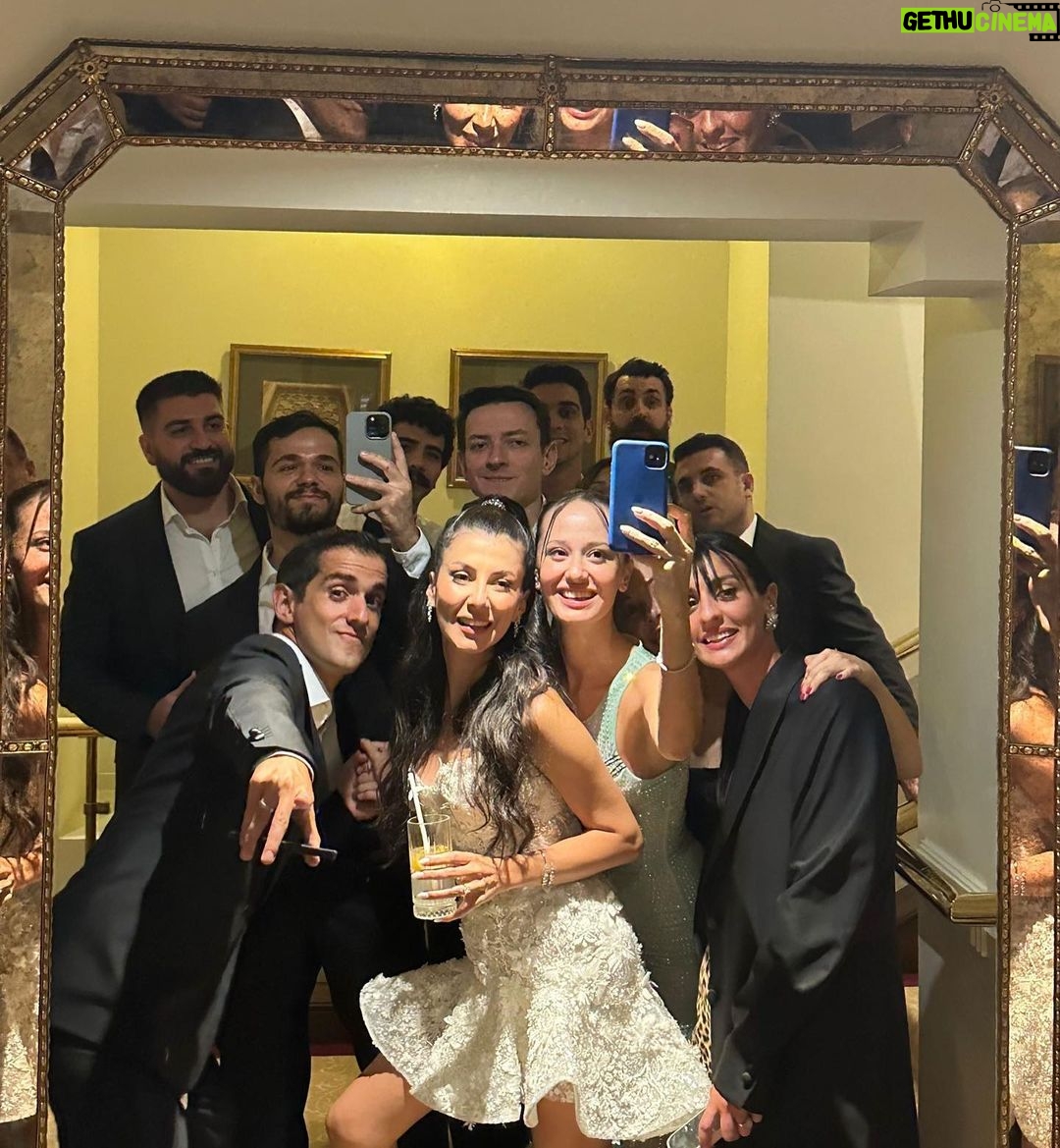 Müge Bayramoğlu Instagram - Happily married club 🥳
