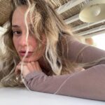 Müge Bayramoğlu Instagram – Yazı ve sarı saçlarımı özlediğim bi dump🌞