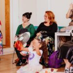 Ma’Ma Queen Instagram – Afgelopen zondag waren @iammamaqueen en de @bozebitchesboekenclub_ weer op bezoek voor een Drag Reading Hour!

Er werd gemake-upt, voorgelezen (ja, inderdaad weer uit ‘DE NEEhoorn’) en de snoepjes en popcorn gingen hard (en werden de volgende dag nog in alle hoeken van The Writer’s Guide gevonden). Kortom: een topmiddag! 

Tot de volgende! 🏳️‍🌈

#dragstorytime #reading #bookclub #feministbookclub #rotterdam The Writer’s Guide