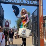 Ma’Ma Queen Instagram – Happy Pride month van Ma’MaQueen en Batavia Stad Fashion Outlet! Ter ere van deze bijzondere en belangrijke maand ontwierp ik een limited edition tas voor Batavia Stad, waarvan de opbrengsten naar ILGA- Europe gaan, die ervoor knokt om elk LGBTQIA+ persoon vrij, veilig en gelijk te maken. Jij kan een van de tassen winnen! π Bemachtig een van door MaβMaQueen gesigneerde tassen door het volgende te doen:
– Like en share deze post en tag @bataviastad en @iammamaqueen
– Tag 3 vrienden die ook mee moeten doen met deze winactie omdat ze deze prachtige tas het hele jaar door met trots kunnen dragen!
β¨ Happy Pride Month β¨
π€π€π©Άπ€π©΅πππ©·β€οΈπ§‘ππ
Eind van de maand maken we de winnaars bekent.
ps: als je de gewoon de tas wil kopen, ga naar de link (3e) in mn bio!
#partner #bataviastad #LGBTQIA+ #winactie