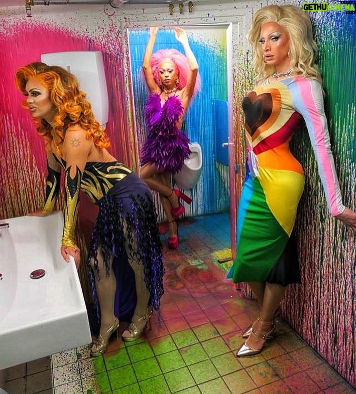 Ma'Ma Queen Instagram - Girls just want to have fun 🚾 • Enjoy your pride month 🏳️‍🌈 • • 🌟: @licka_lolly - @iammamaqueen - @megan_schoonbrood 📸: @mauricevane 🏰: @nieuweinstituut 👩: @baehmbaehmwigs // @licka_lolly restyled • • • #wc #wcfun #instawc #toilet #toiletdesign #instituut #pridemonth #pride #gaypride #sisters #zussen #liefde #loveislove #live #instagood #instagay #nonbinary #transwoman #wig #dress #dressbyme👗✂️ Rotterdam,Netherland