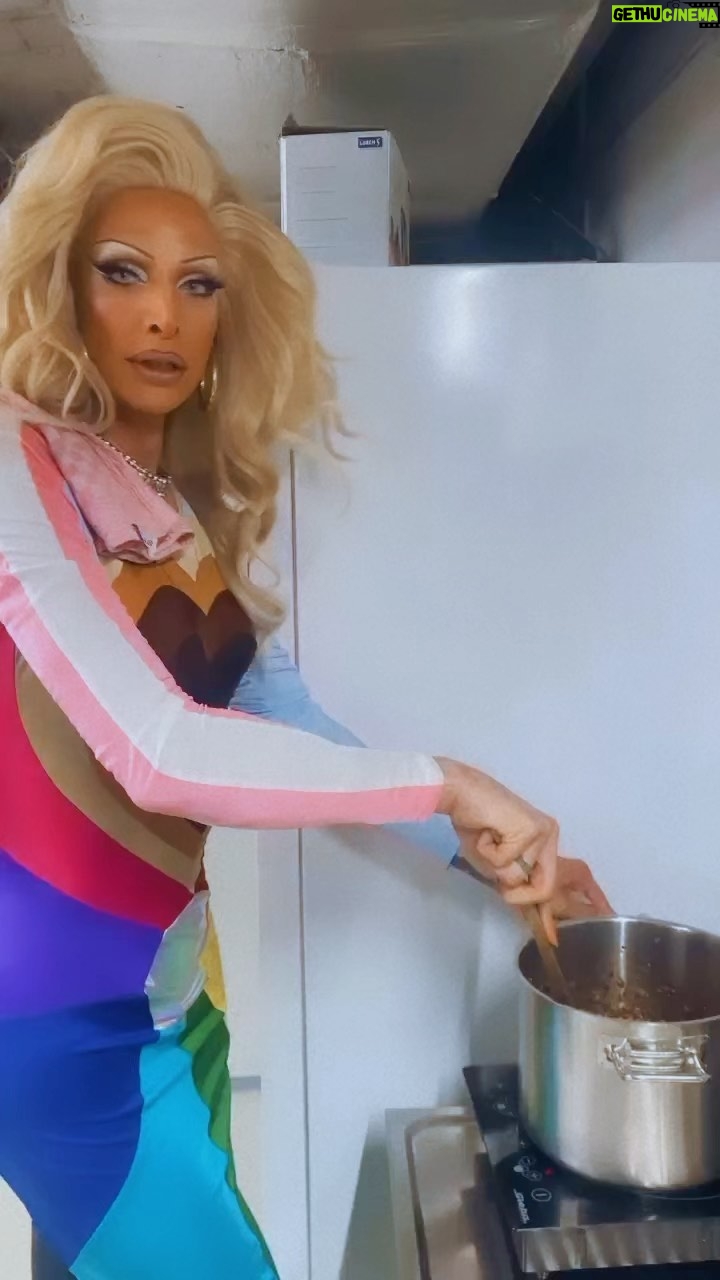 Ma'Ma Queen Instagram - Happy pride lovely spirits π©Άπ€π€π€π©·β€οΈπ§‘πππ©΅ππ Dress by me β₯οΈ