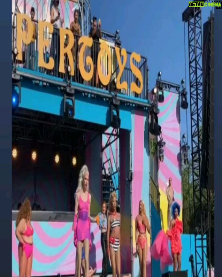 Ma'Ma Queen - 2K Likes - Holographic Barbie Dream House ππ
We had such a magical time at the Supertoy Stage. Thank you @milkshakefestival for the love and making us feel like a superstar.
#milkshakefestival #pride #fashion #Amsterdam #amsterdampride #dragroyalty #dragqueen #barbie #dreamhouse #lgbtqia #queer